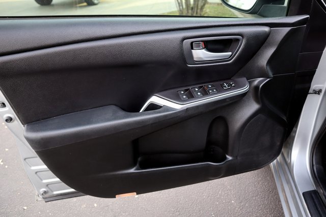 Used 2017 Toyota Camry SE image 23