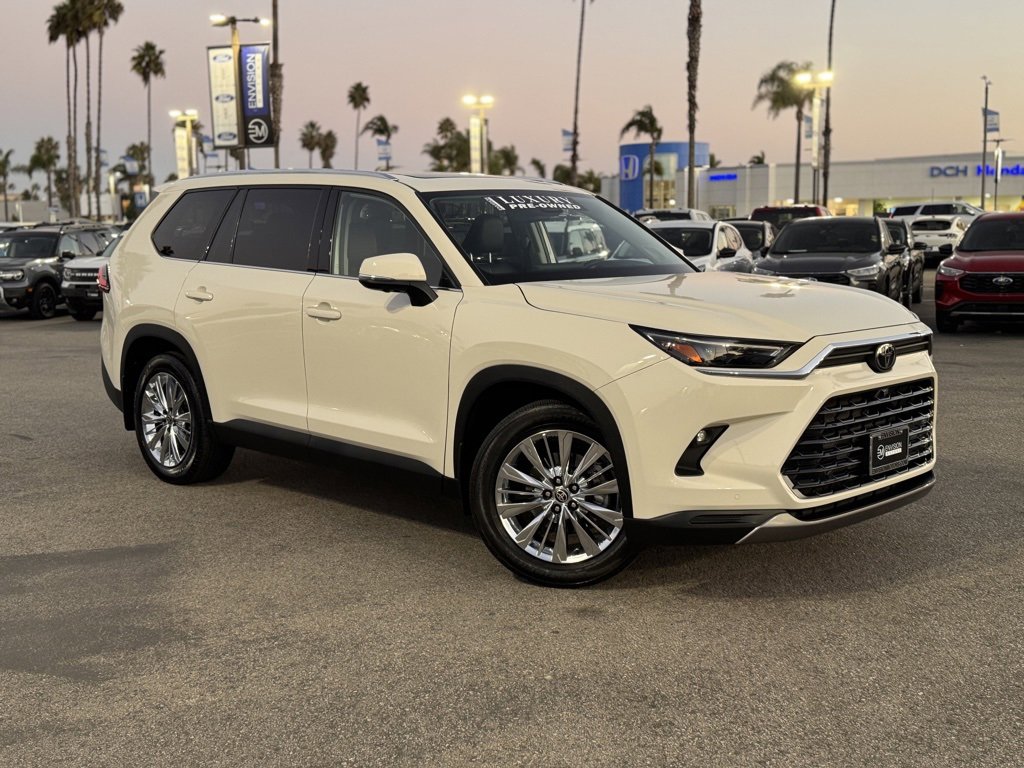 Used 2024 Toyota Grand Highlander Platinum image 2