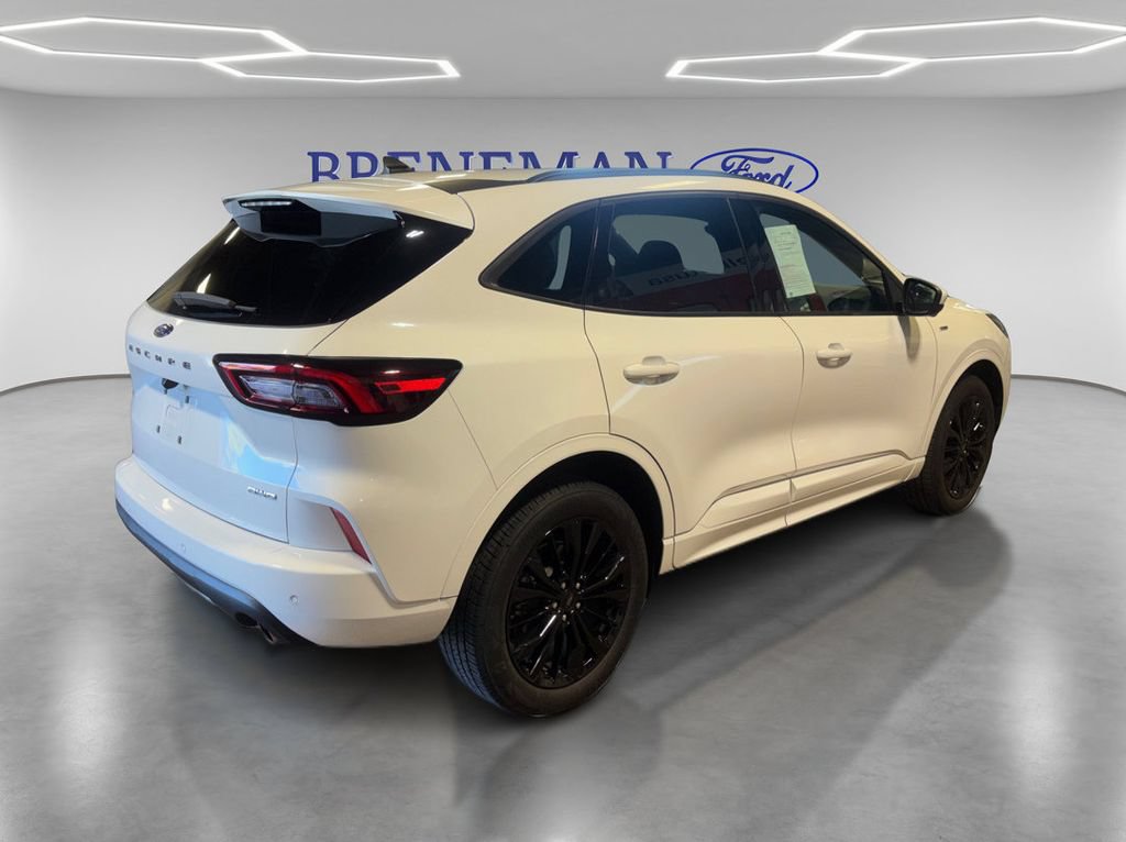 Certified 2023 Ford Escape ST-Line Elite AWD/4WD image 5