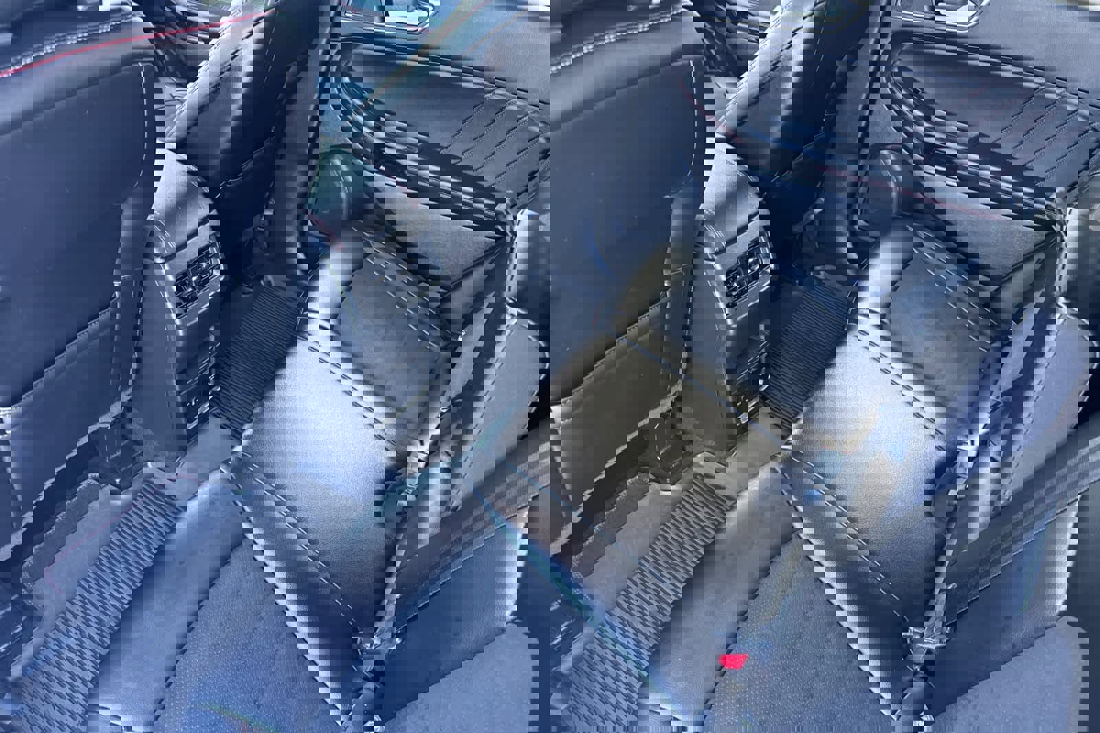 Certified 2021 Ford Edge ST-Line w/ Class II Trailer Tow Package image 4