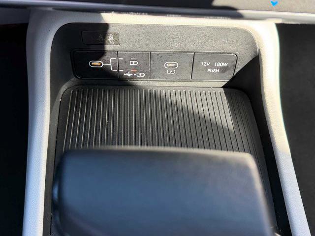 Used 2025 Hyundai Kona SEL image 17
