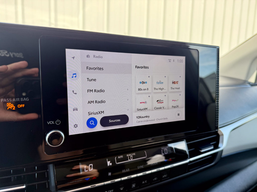 Used 2025 Toyota Sienna LE FWD image 29
