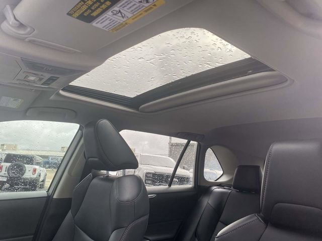 Used 2022 Toyota RAV4 XLE Premium image 17