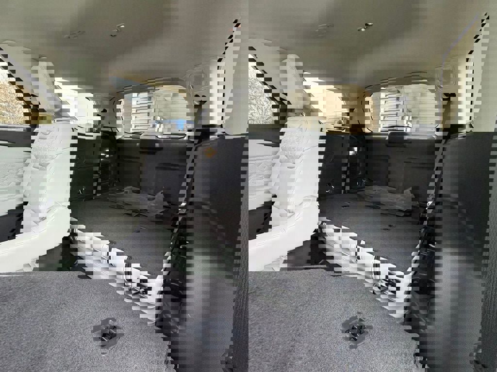 Certified 2025 Ford Explorer Platinum w/ Ultimate Package image 32