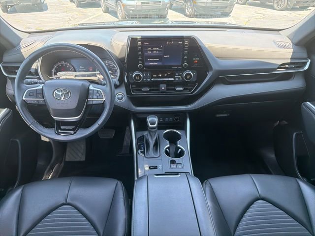 Used 2022 Toyota Highlander XSE FWD image 14