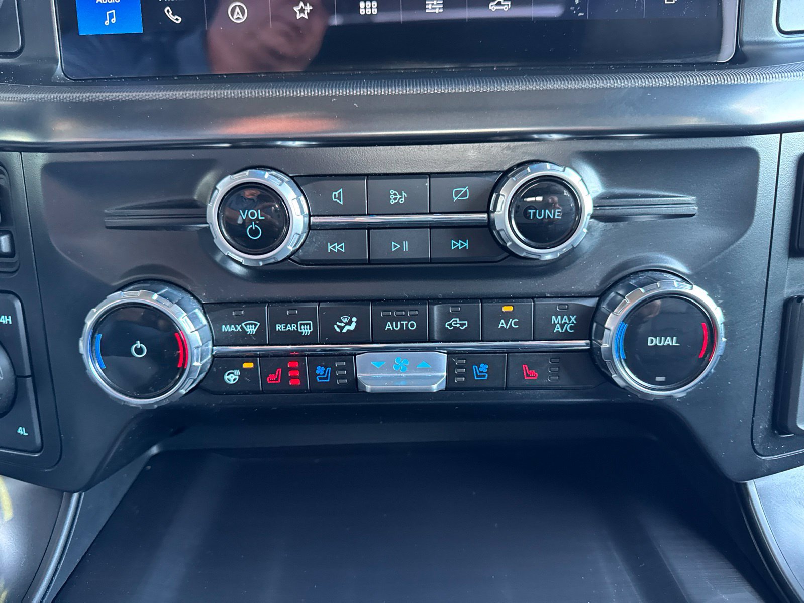 Certified 2024 Ford F150 Lariat AWD/4WD image 40