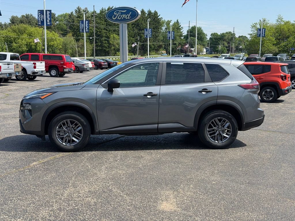 Used 2024 Nissan Rogue S AWD/4WD image 4