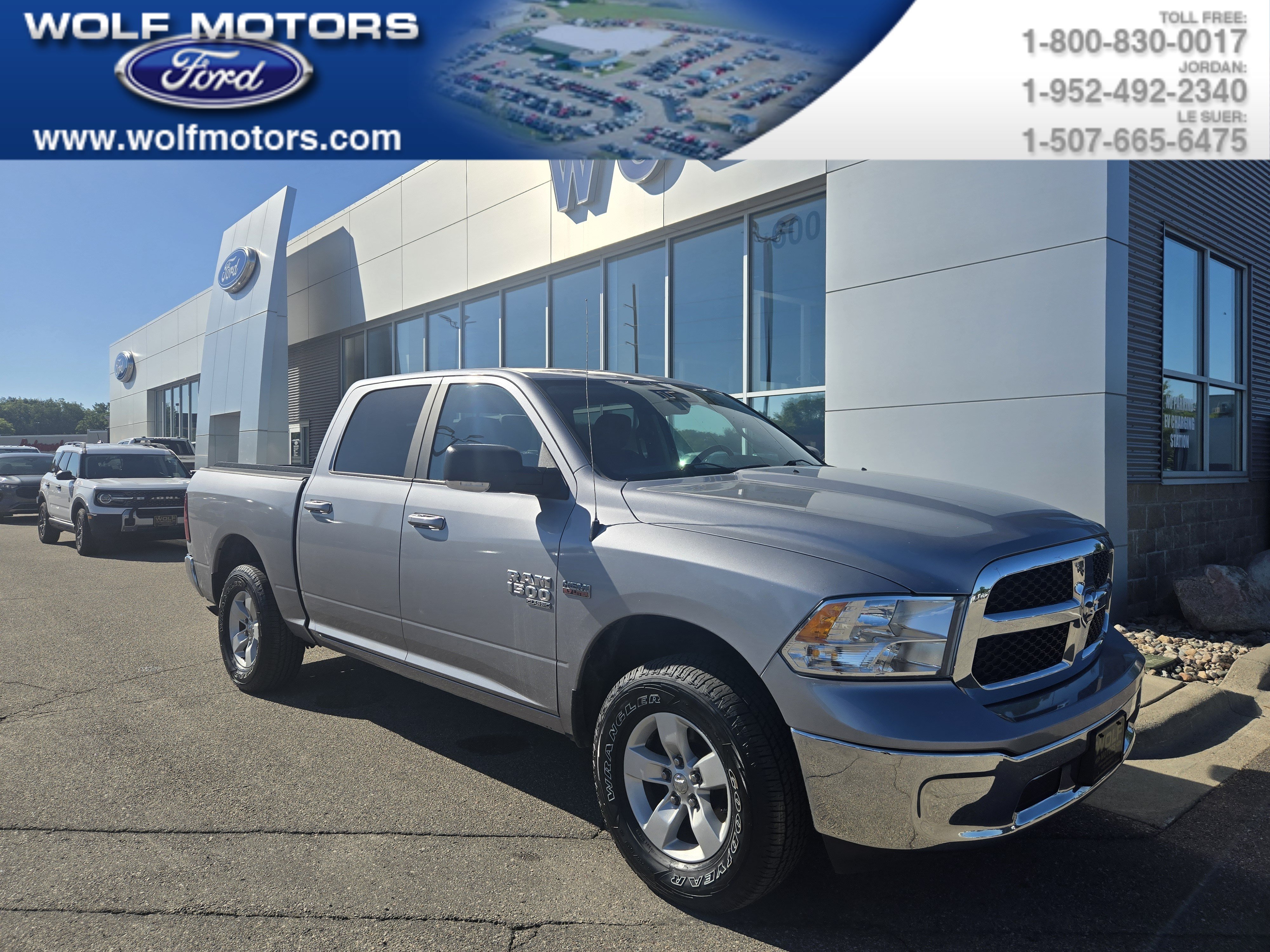 Used 2019 RAM 1500 Classic SLT w/ Luxury Group AWD/4WD image 1