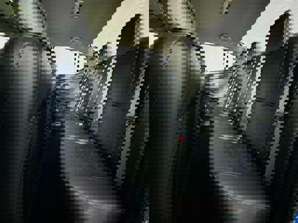 Used 2025 Nissan Sentra SR w/ SR Premium Package image 16