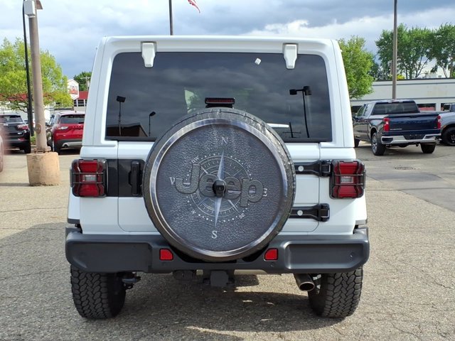 Used 2024 Jeep Wrangler Unlimited Sahara w/ Technology Group AWD/4WD image 17