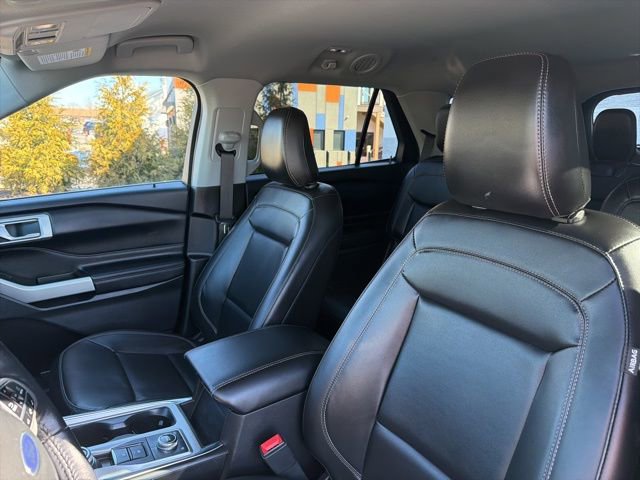 Certified 2022 Ford Explorer XLT w/ Equipment Group 202A image 17