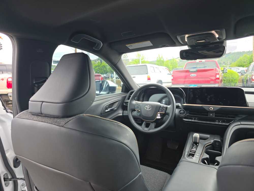 Used 2023 Toyota Crown AWD/4WD image 10