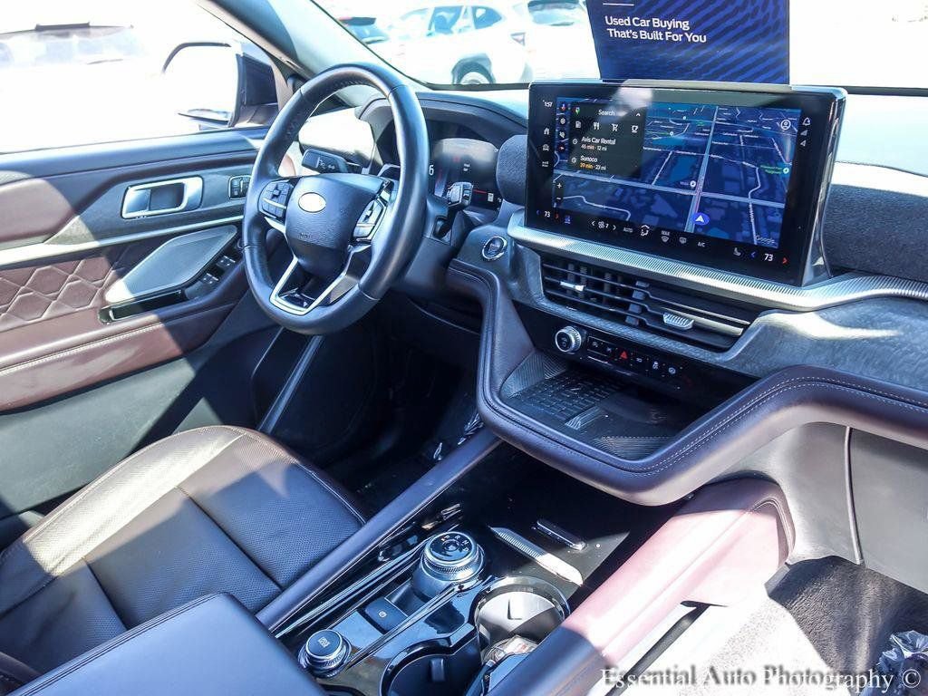 Certified 2025 Ford Explorer Platinum w/ LUX Leather Package image 30