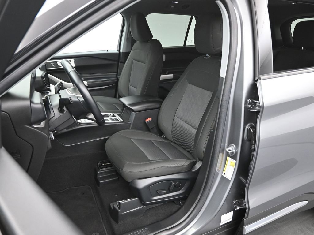 Certified 2023 Ford Explorer XLT RWD image 17