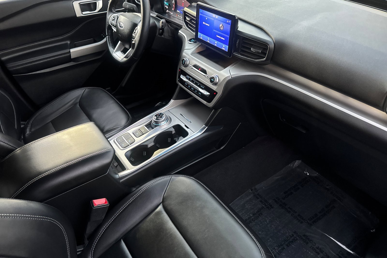 Certified 2022 Ford Explorer XLT w/ Equipment Group 202A image 18