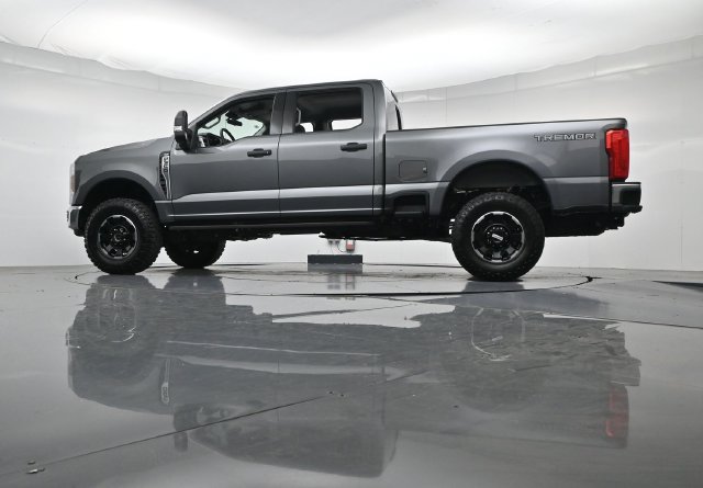 Certified 2025 Ford F350 XLT w/ Tremor Off-Road Package AWD/4WD image 39