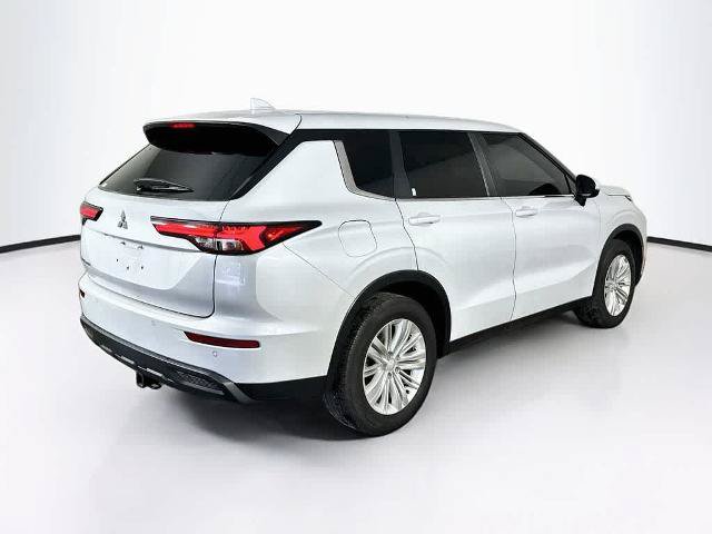 Used 2024 Mitsubishi Outlander ES FWD image 24