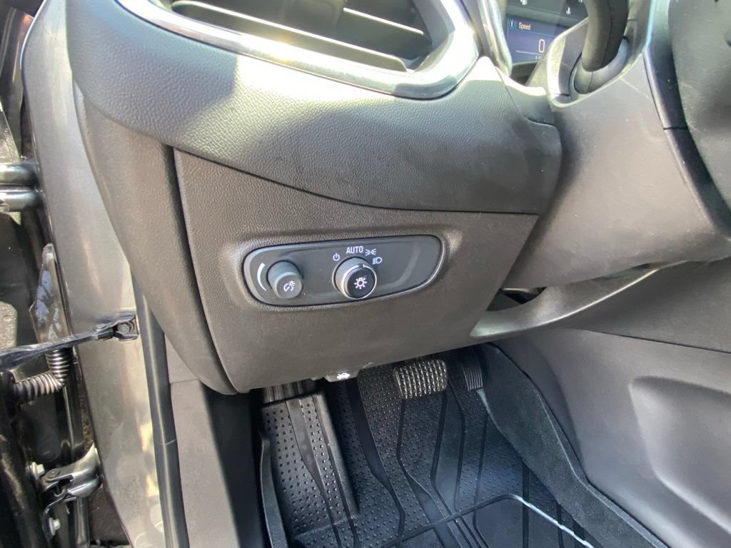 Used 2021 Chevrolet Equinox LT FWD image 12