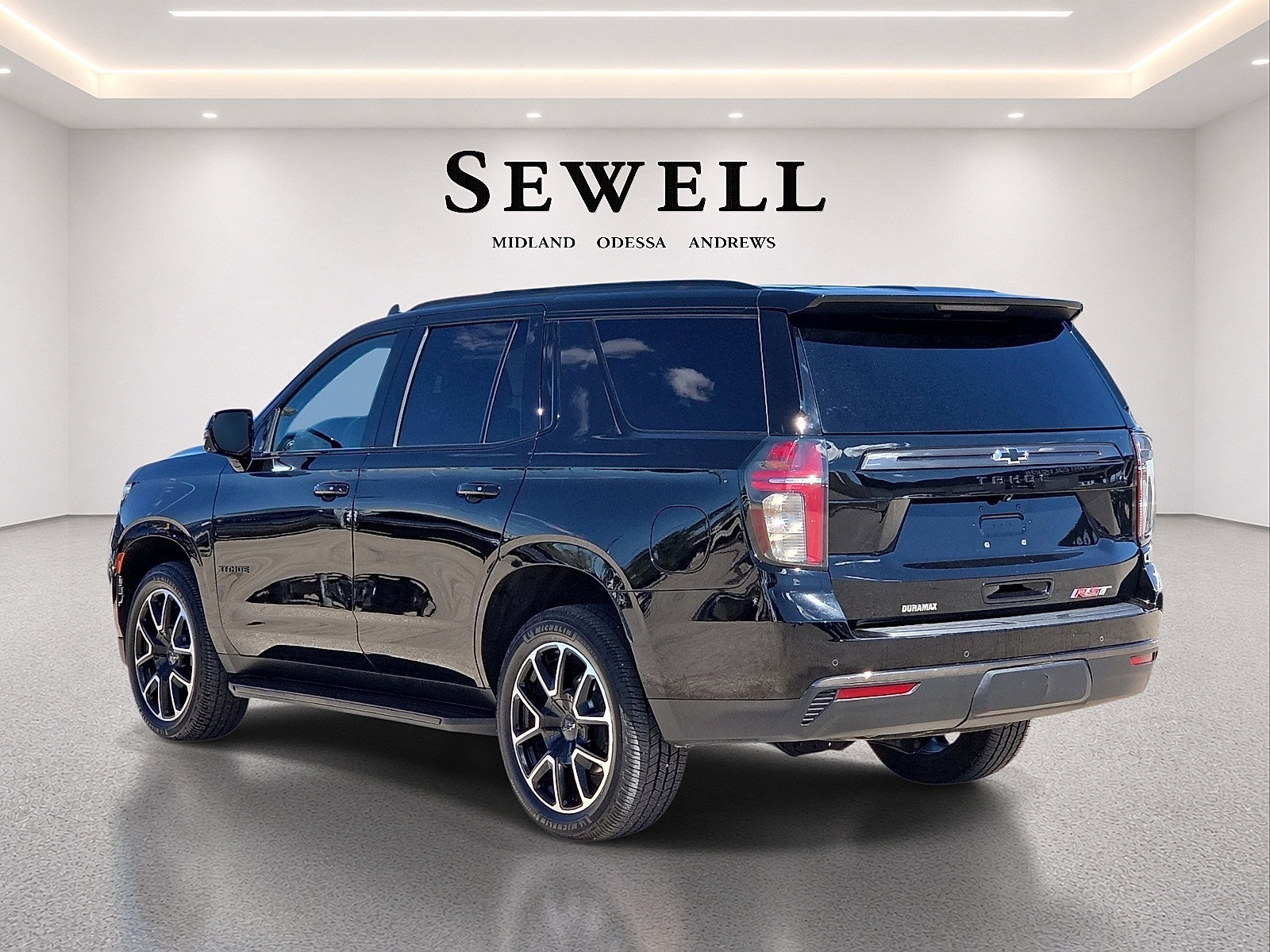 Used 2021 Chevrolet Tahoe RST w/ Luxury Package AWD/4WD image 3