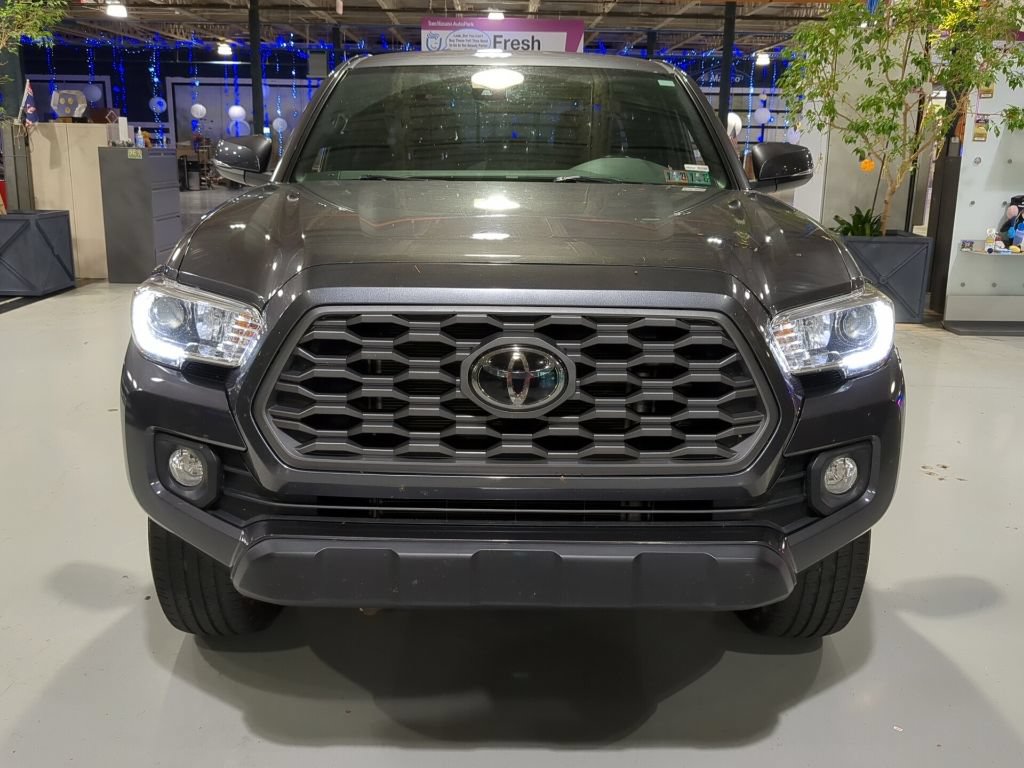 Used 2021 Toyota Tacoma TRD Off-Road AWD/4WD image 3
