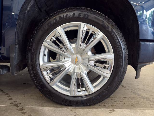 Used 2022 Chevrolet Silverado 1500 High Country w/ Technology Package AWD/4WD image 28