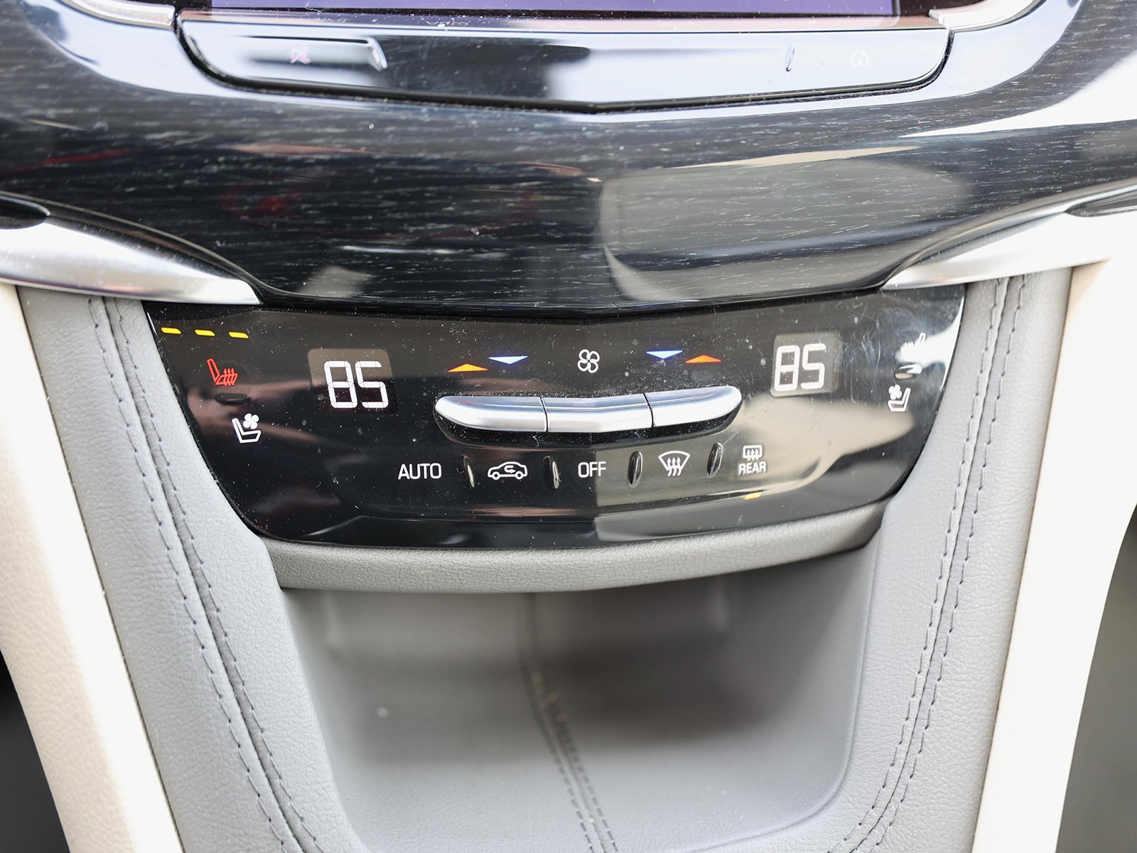 Used 2024 Cadillac XT6 Premium Luxury image 28