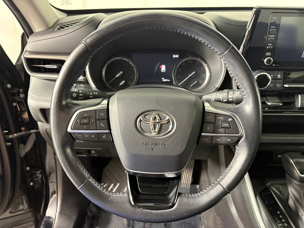 Used 2021 Toyota Highlander XLE image 16