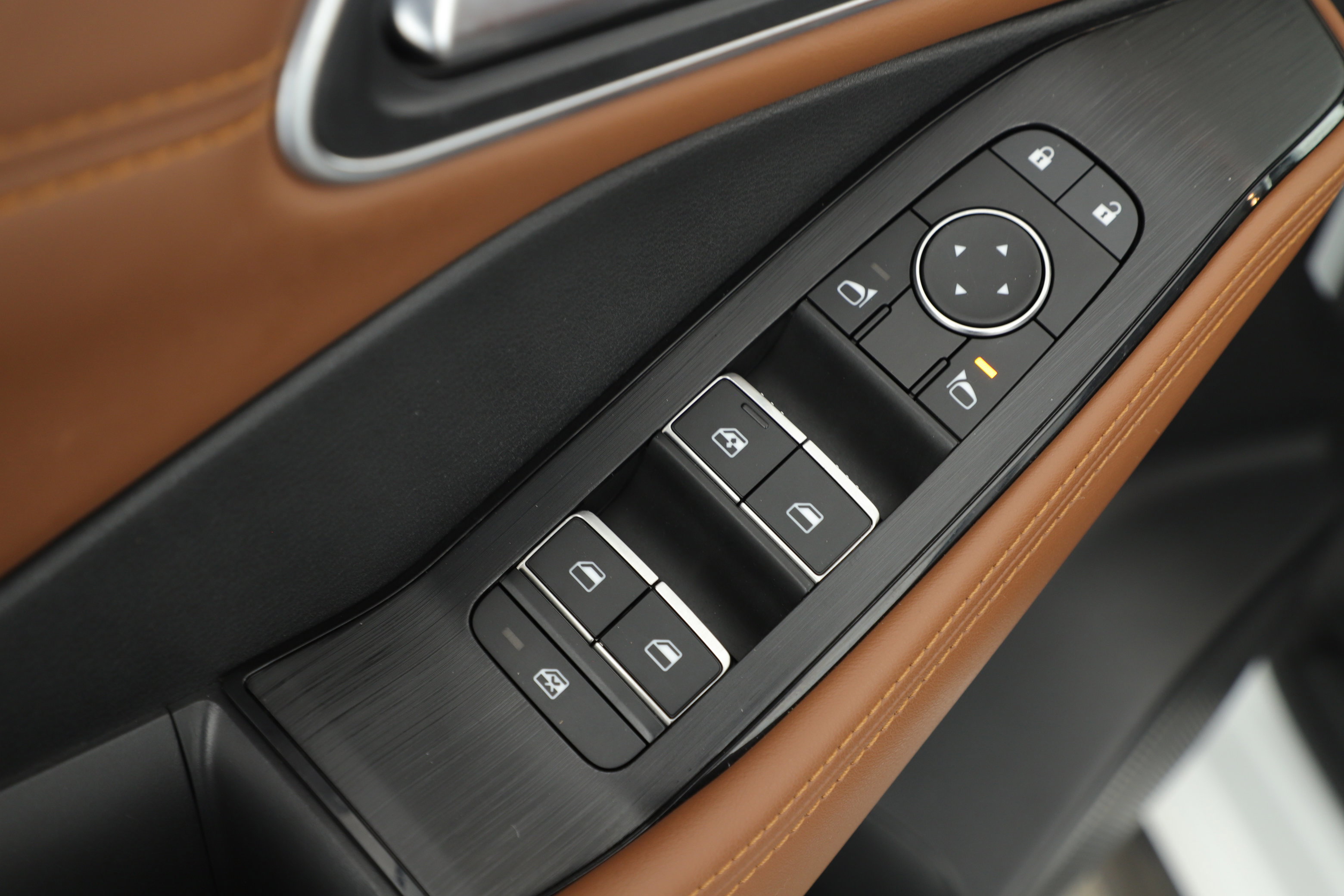 Used 2024 Nissan Rogue Platinum image 9