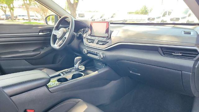 Used 2024 Nissan Altima 2.5 SV FWD image 29