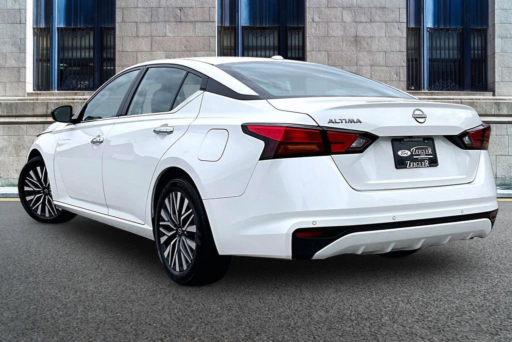 Used 2025 Nissan Altima 2.5 SV FWD image 10
