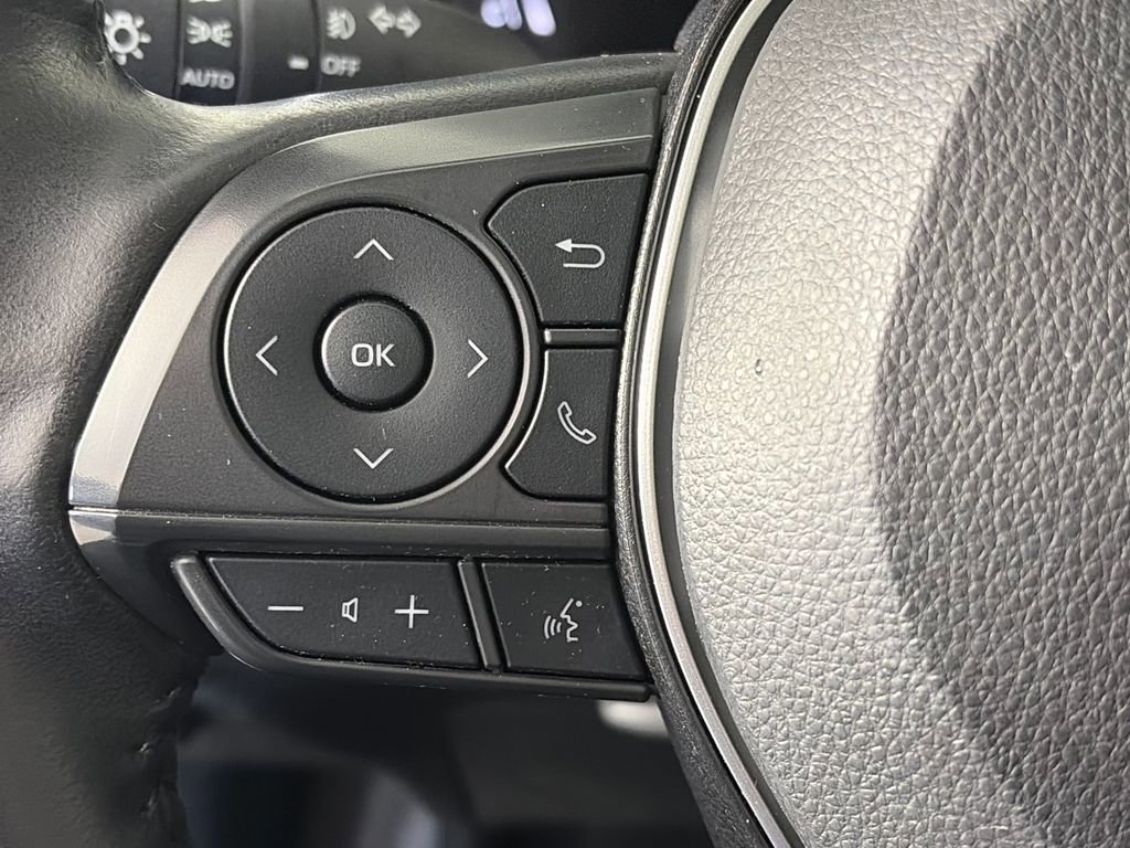 Used 2023 Toyota Corolla Cross XLE w/ Convenience Package AWD/4WD image 17