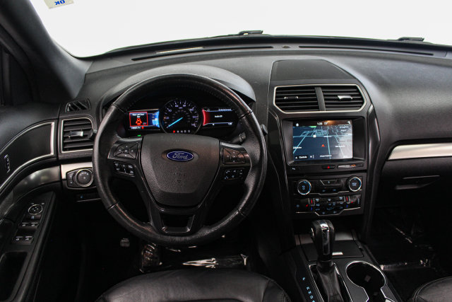 Certified 2018 Ford Explorer XLT w/ Equipment Group 202A FWD image 19