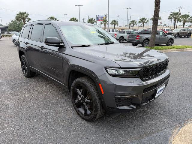 Used 2025 Jeep Grand Cherokee L Limited w/ Black Appearance Package AWD/4WD image 8