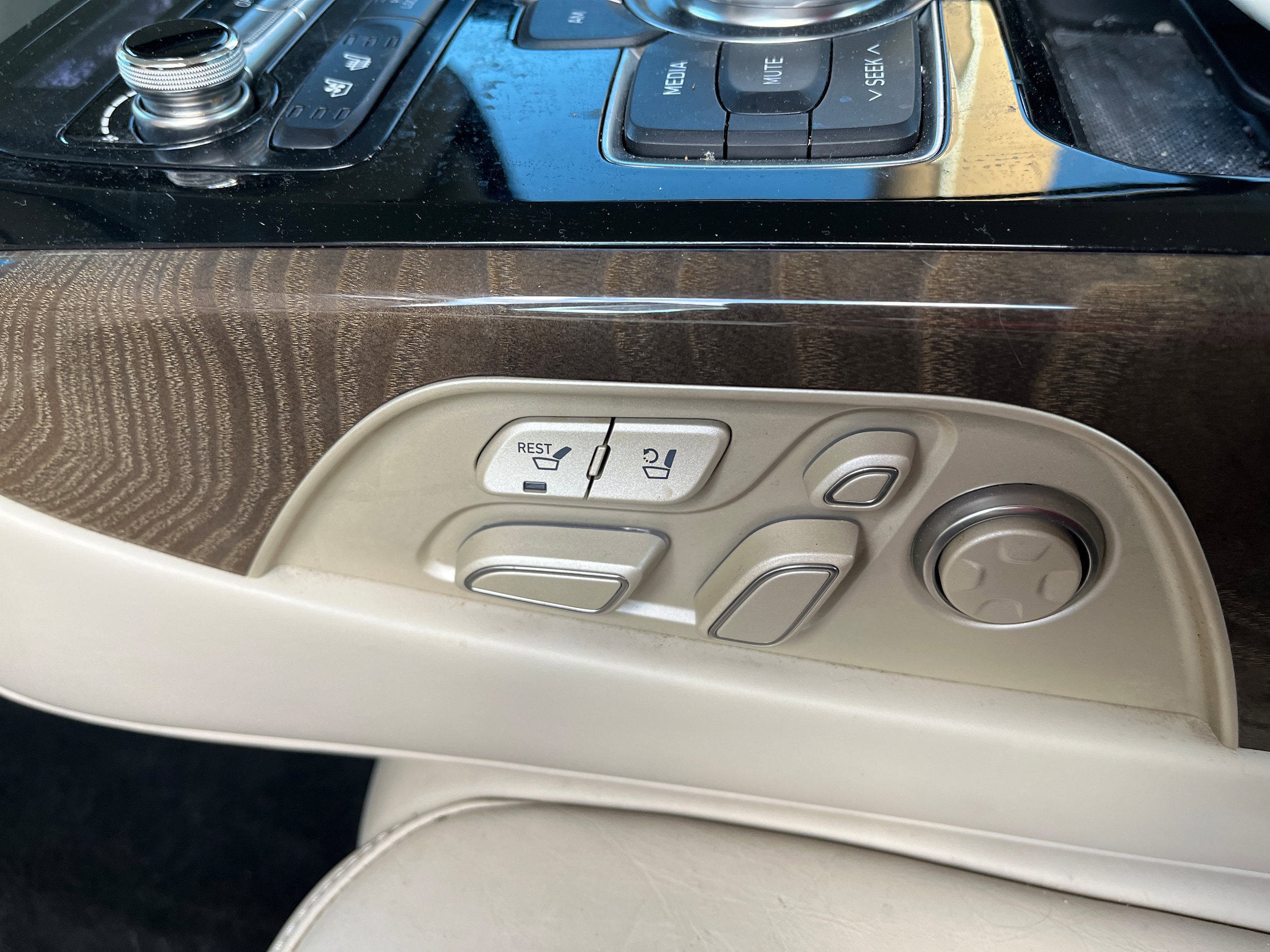 Used 2017 Genesis G90 5.0 Ultimate AWD/4WD image 12