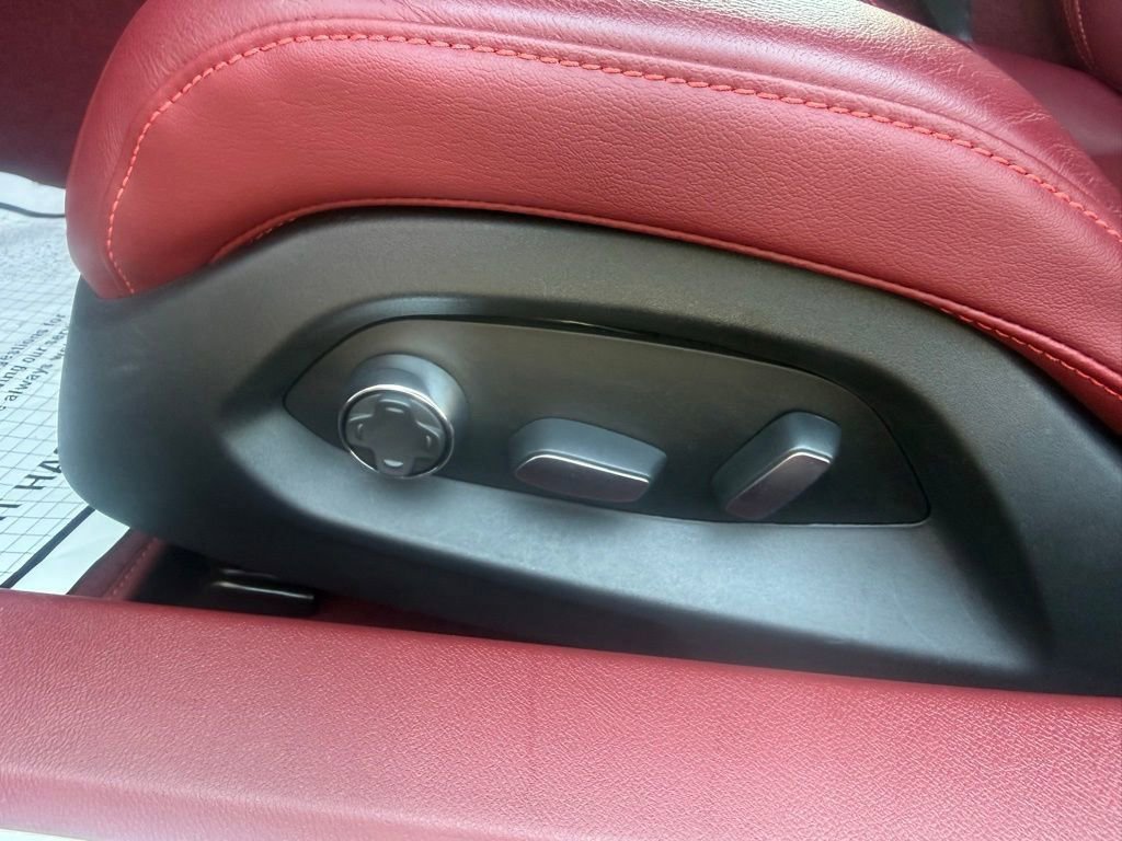 Used 2020 Chevrolet Corvette Stingray Premium Cpe w/ 3LT Preferred Equipment Group image 17