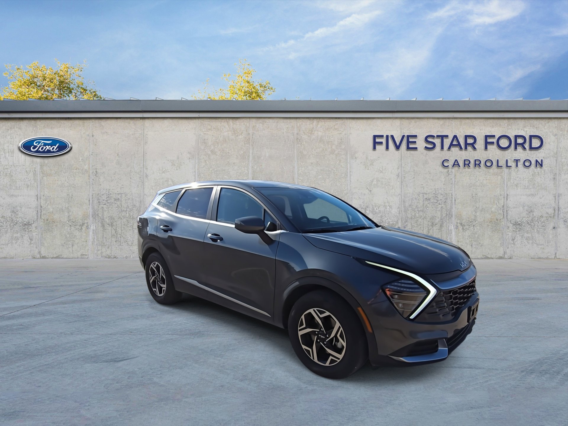 Used 2024 Kia Sportage LX image 2