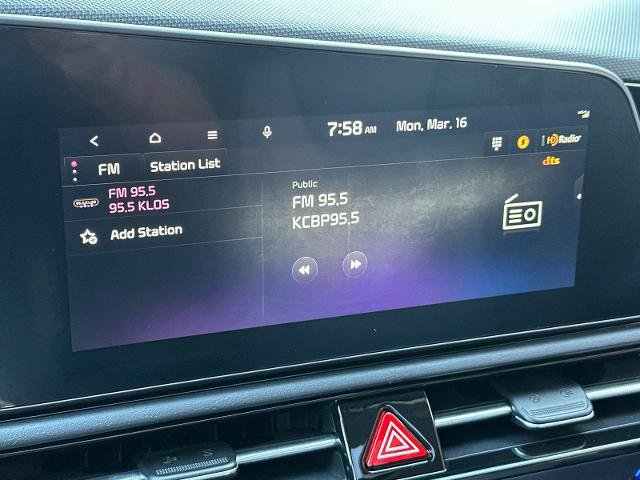 Used 2024 Kia Niro SX Touring image 17