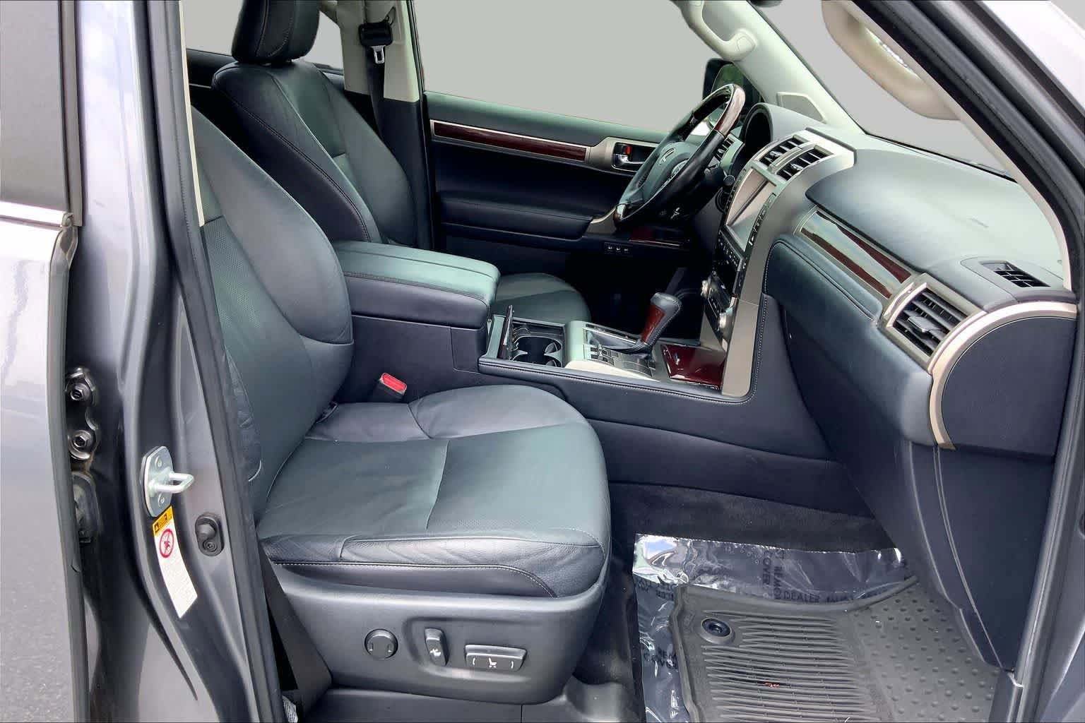 Used 2018 Lexus GX 460 Premium w/ Premium Package AWD/4WD image 9