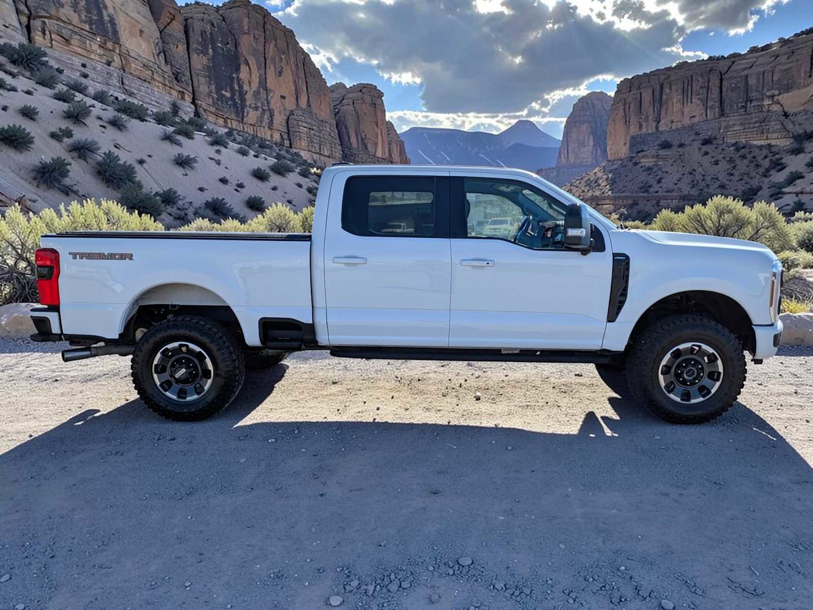 Certified 2024 Ford F250 Lariat w/ Tremor Off-Road Package AWD/4WD image 7