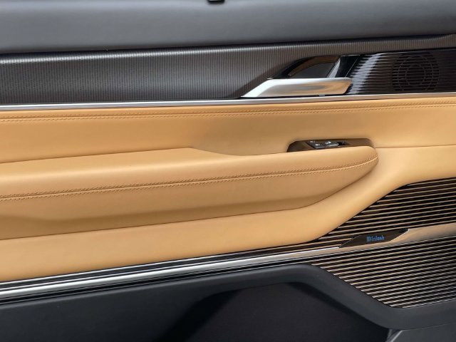 Used 2024 Jeep Grand Wagoneer Series III w/ Rear Seat Video Group 1 AWD/4WD image 14