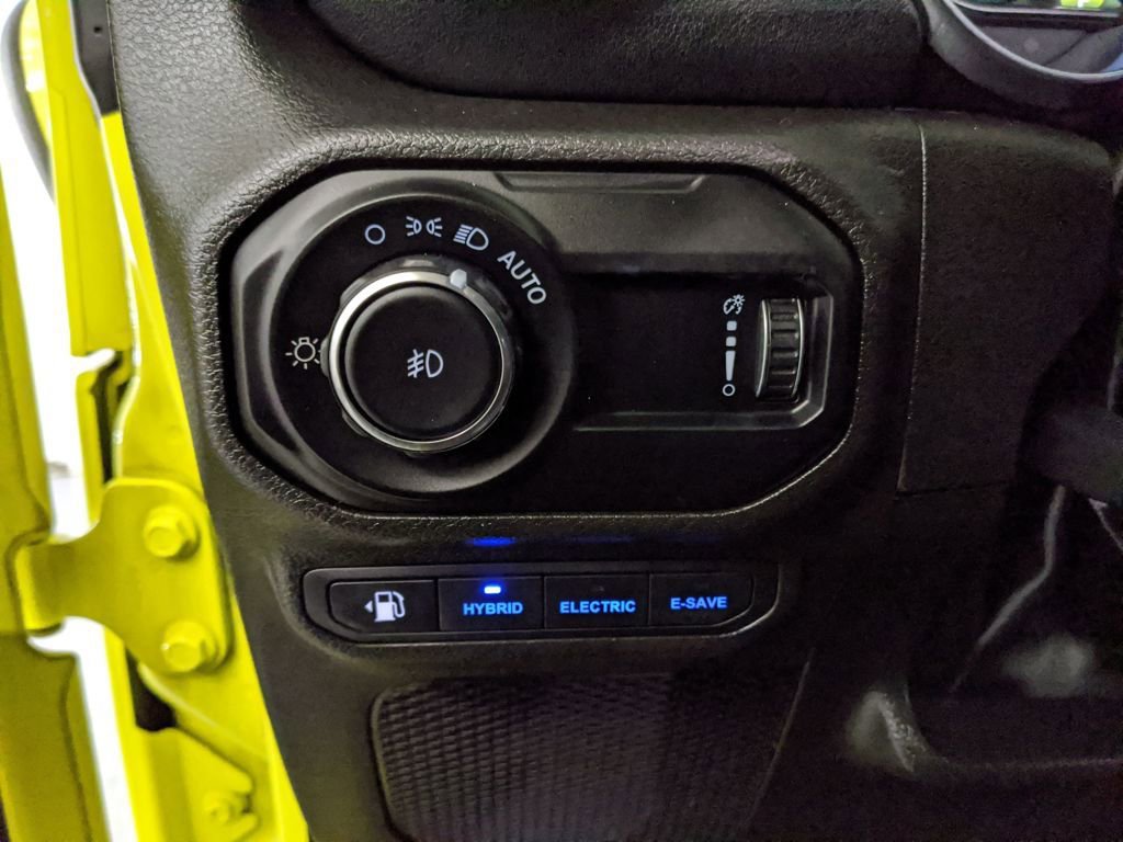 Used 2023 Jeep Wrangler Unlimited Sahara w/ Cold Weather Group image 15