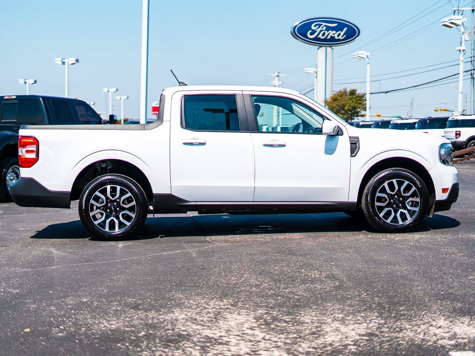 Certified 2023 Ford Maverick Lariat w/ Lariat Luxury Package FWD image 3