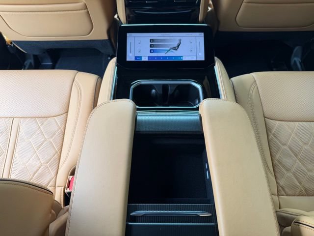 Used 2025 Jeep Grand Wagoneer Series III w/ Rear Seat Video Group 1 AWD/4WD image 23
