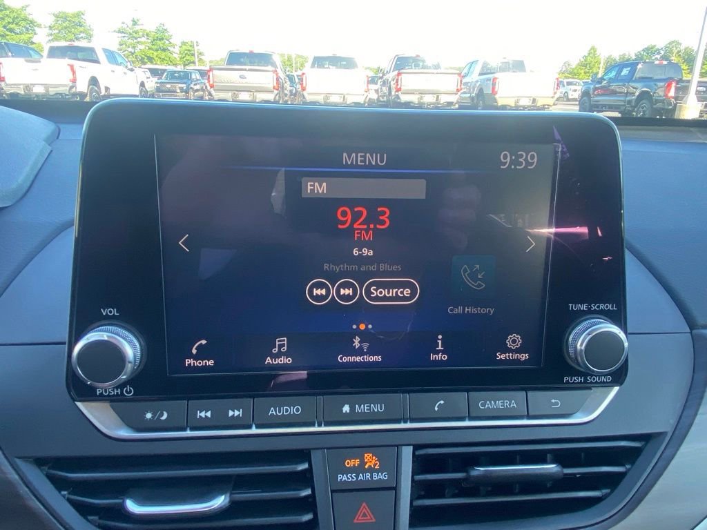 Used 2024 Nissan Altima 2.5 SV FWD image 15