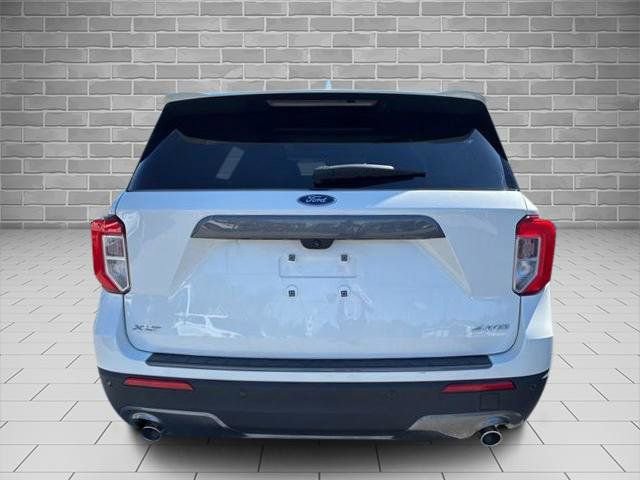 Certified 2023 Ford Explorer XLT w/ Equipment Group 202A AWD/4WD image 4