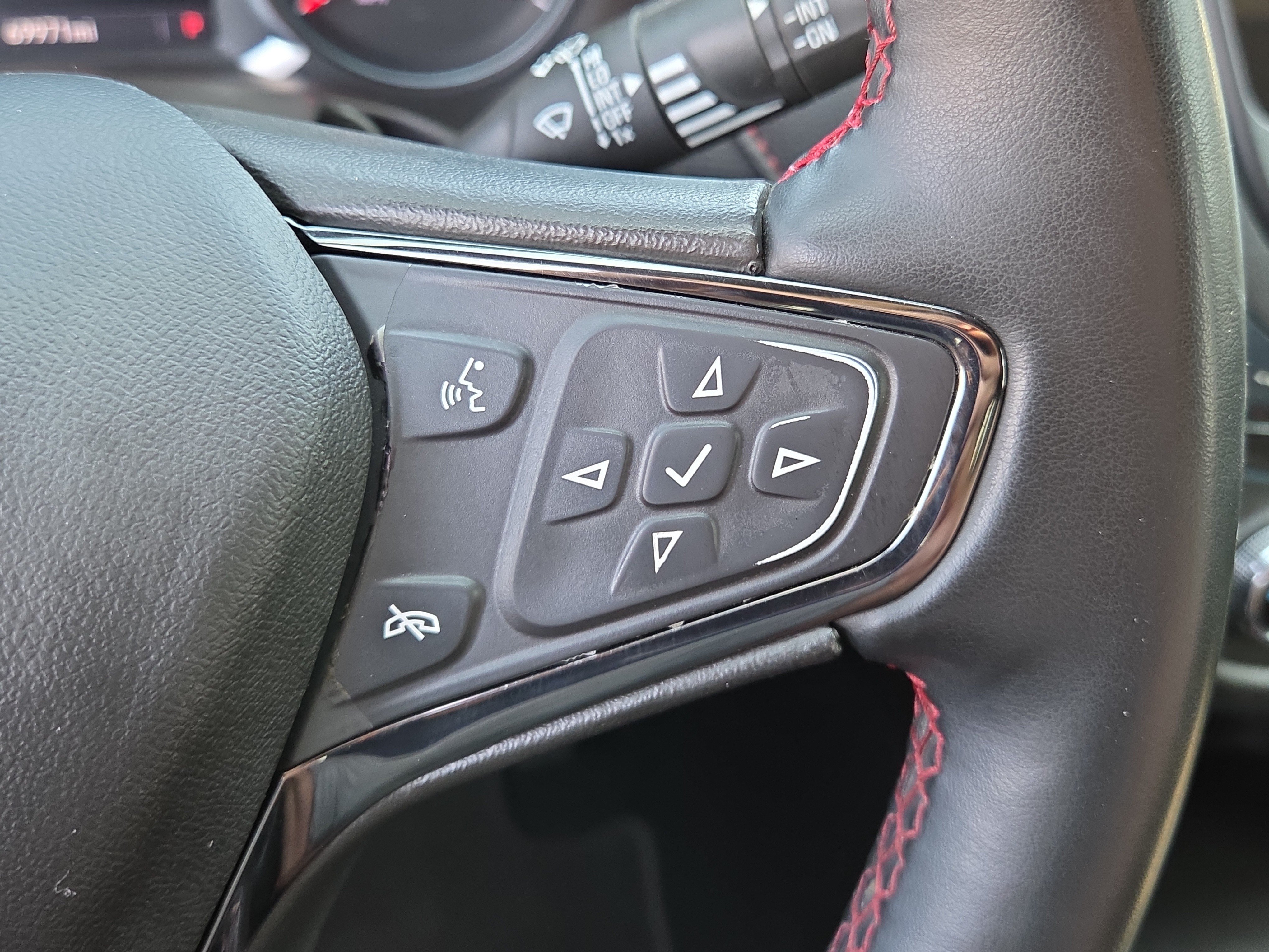 Used 2023 Chevrolet Equinox RS w/ RS Leather Package FWD image 20