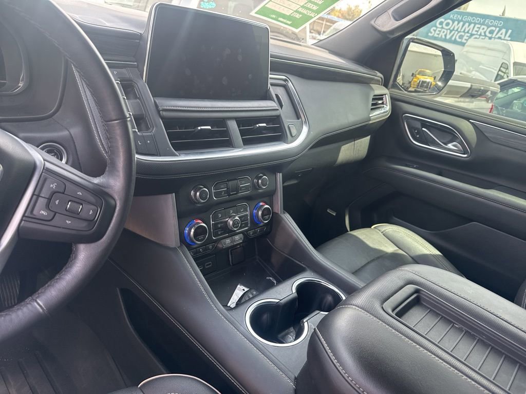 Used 2022 GMC Yukon SLT w/ SLT Premium Package image 9