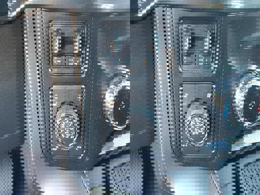 Certified 2024 Ford F150 Lariat w/ Equipment Group 502A High image 19