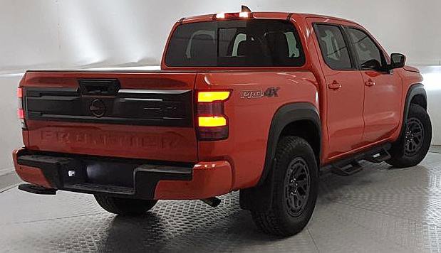 Used 2025 Nissan Frontier PRO-4X image 3
