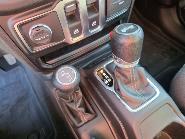 Used 2024 Jeep Wrangler Sport AWD/4WD image 16